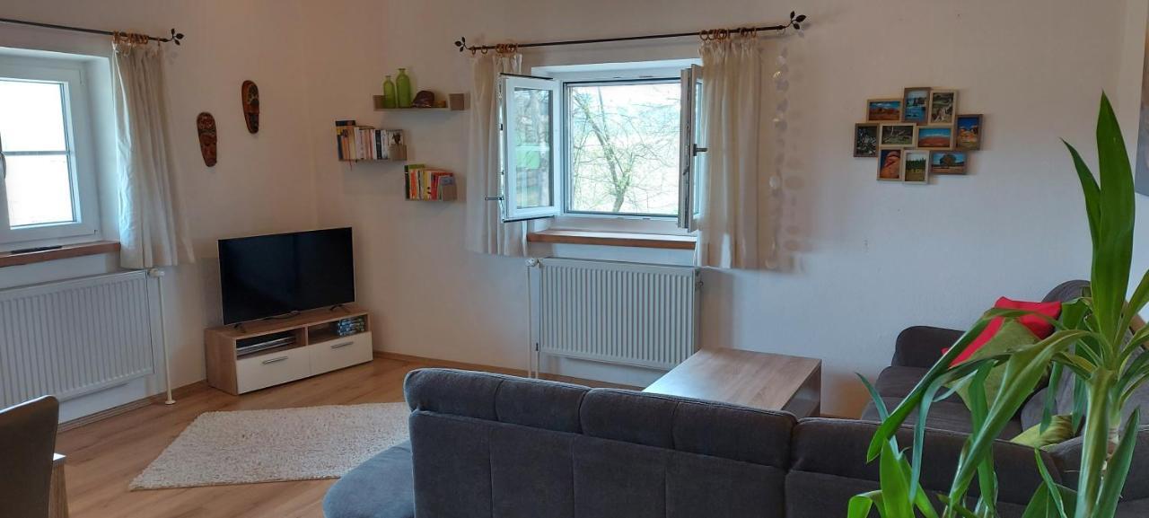 Ruhig Gelegene Ferienwohnung Im Gruenen Mit Terrasse Und Kleinem Garten Rotthalmuenster Ngoại thất bức ảnh