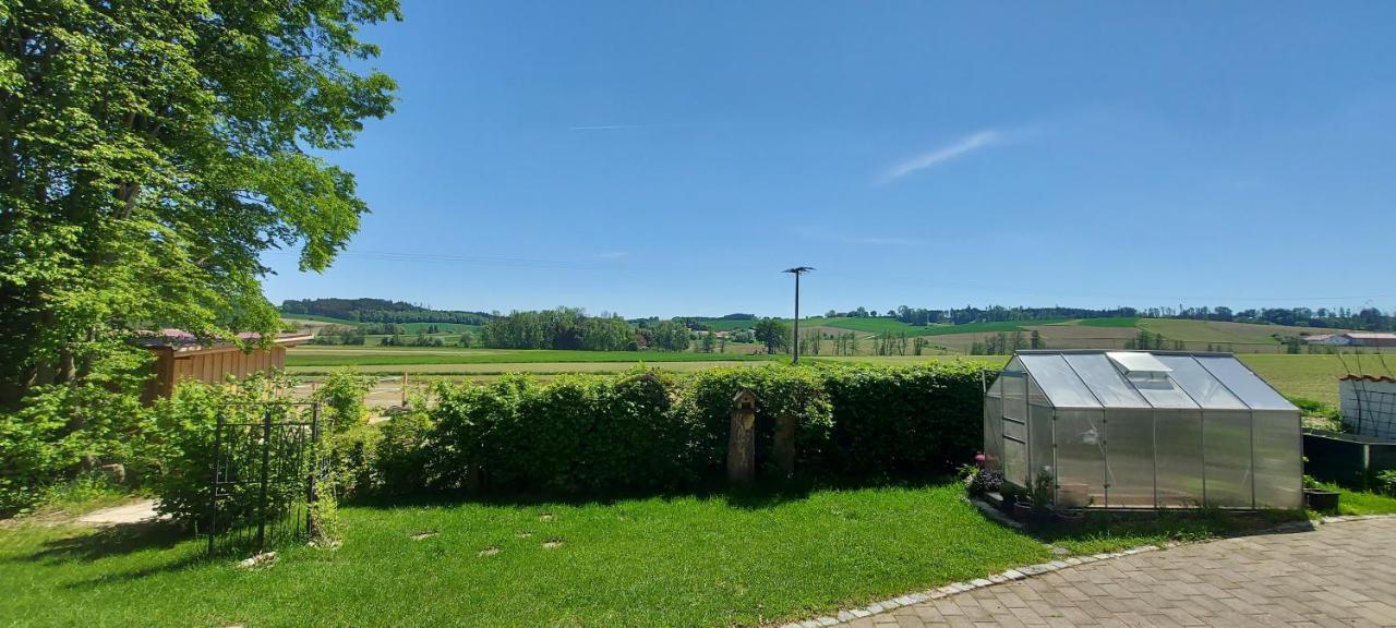Ruhig Gelegene Ferienwohnung Im Gruenen Mit Terrasse Und Kleinem Garten Rotthalmuenster Ngoại thất bức ảnh