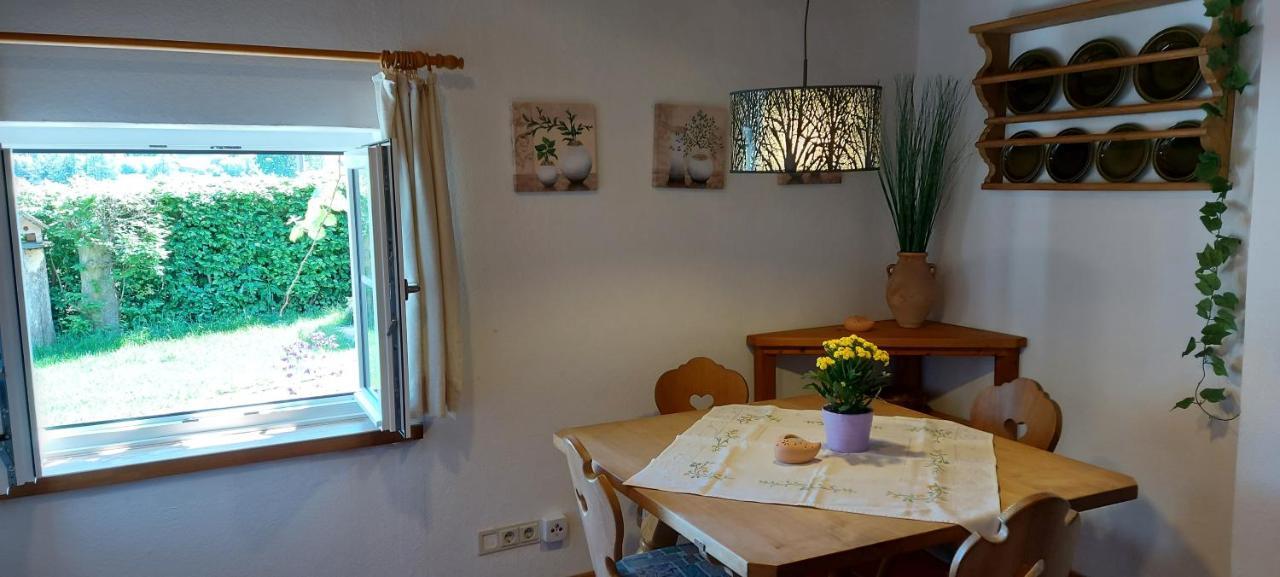 Ruhig Gelegene Ferienwohnung Im Gruenen Mit Terrasse Und Kleinem Garten Rotthalmuenster Ngoại thất bức ảnh