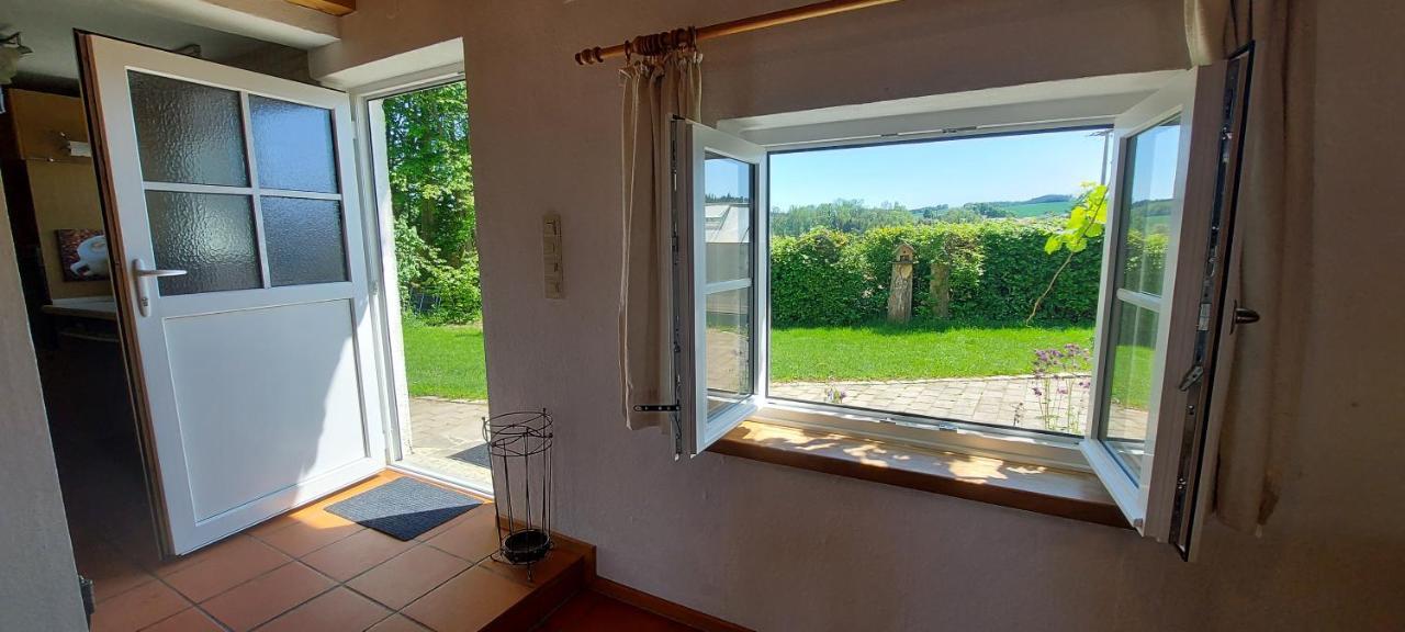 Ruhig Gelegene Ferienwohnung Im Gruenen Mit Terrasse Und Kleinem Garten Rotthalmuenster Ngoại thất bức ảnh