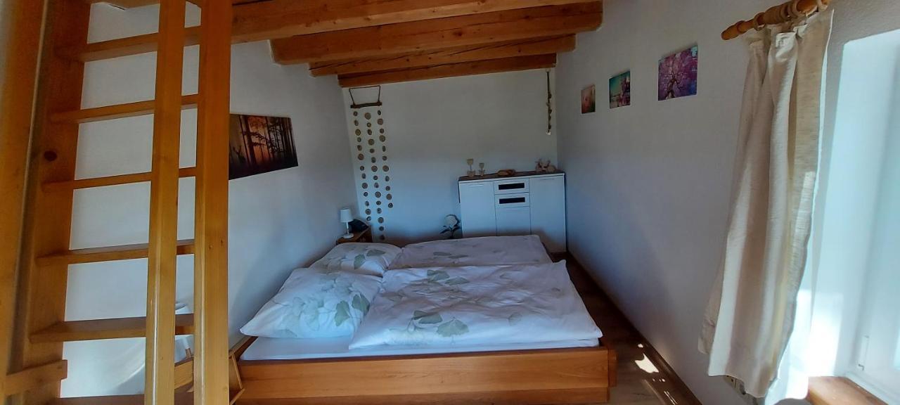 Ruhig Gelegene Ferienwohnung Im Gruenen Mit Terrasse Und Kleinem Garten Rotthalmuenster Ngoại thất bức ảnh